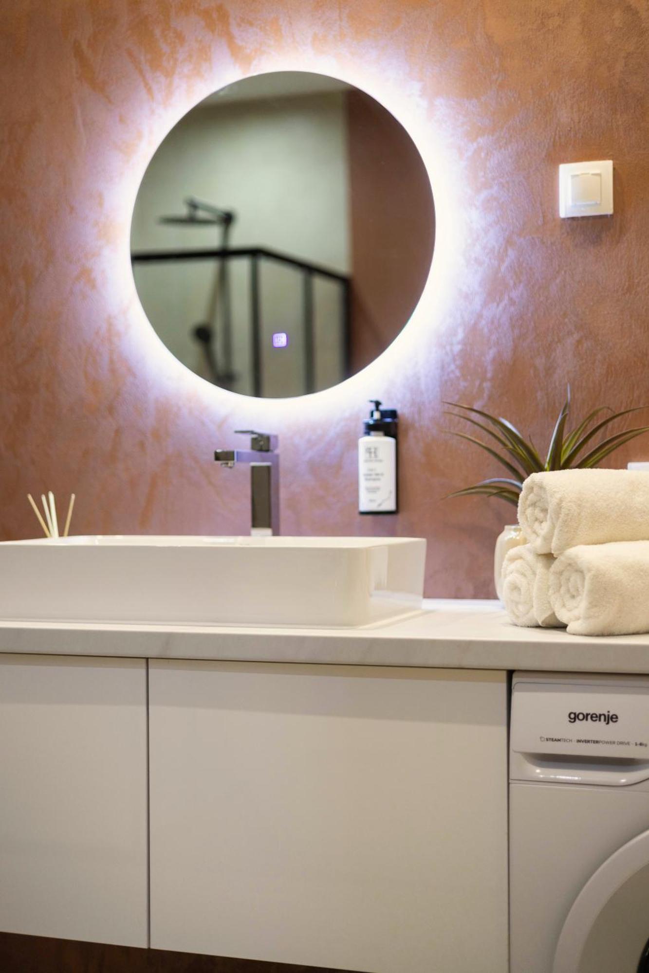 Exclusive Central 3Bedrm Stylish Residence By Prestige Homes บูดาเปสต์ ภายนอก รูปภาพ