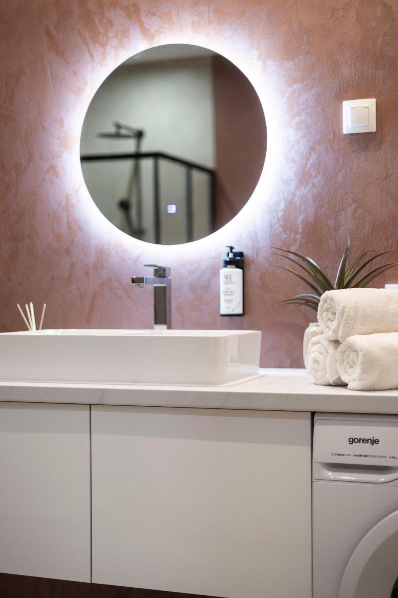 Exclusive Central 3Bedrm Stylish Residence By Prestige Homes บูดาเปสต์ ภายนอก รูปภาพ